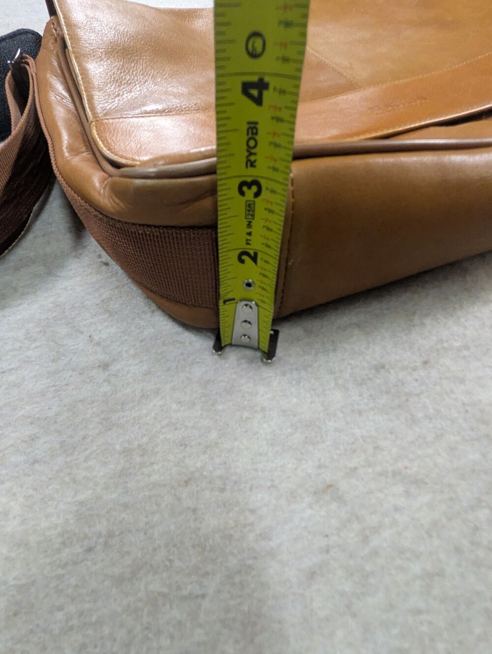 Kenneth Cole Leather Messenger Bag Briefcase Natural Tan Crossbody Work Laptop - Picture 16 of 16